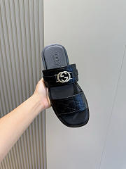 Gucci Men's Interlocking Double G Slides 02 - 5