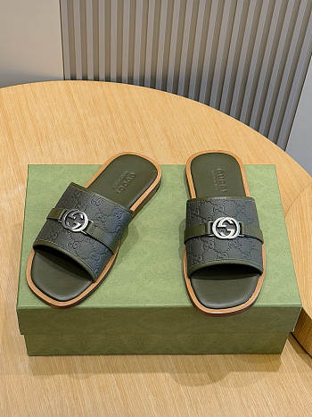 Gucci Men's Interlocking Double G Slides 04