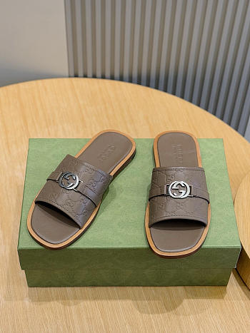 Gucci Men's Interlocking Double G Slides 05