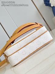 LOUIS VUITTON | Pharrell Williams Monogram Heritage Nil Off-White - 2