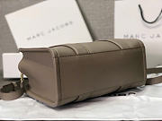 MARC JACOBS | The Leather Medium Tote Bag In Cement Color - 6