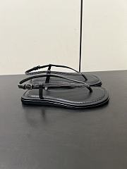Brunello Cucinelli Leather flip flops in black - 4