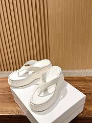 CHLOE | Thick-soled Height-enhancing Flip-flops In White - 6
