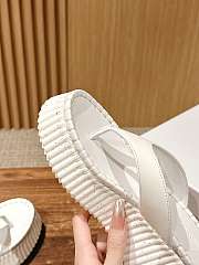 CHLOE | Thick-soled Height-enhancing Flip-flops In White - 4