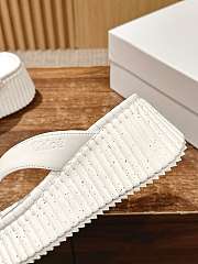 CHLOE | Thick-soled Height-enhancing Flip-flops In White - 3