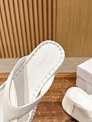 CHLOE | Thick-soled Height-enhancing Flip-flops In White - 2