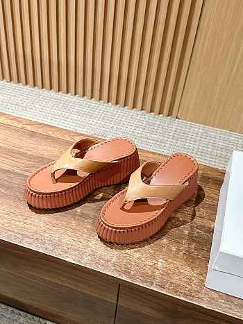 CHLOE | Thick-soled Height-enhancing Flip-flops In Brown 