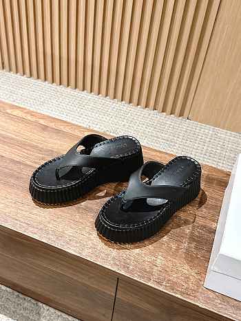 CHLOE | Thick-soled Height-enhancing Flip-flops In Black