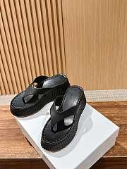 CHLOE | Thick-soled Height-enhancing Flip-flops In Black - 3