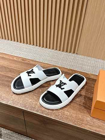 LOUIS VUITTON | Slippers In Light White
