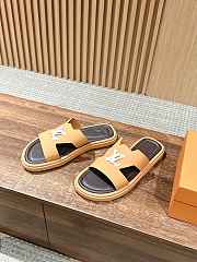 LOUIS VUITTON | Slippers In Beige - 1