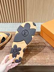 LOUIS VUITTON | Slippers In Beige - 5