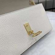 GUCCI | Softbit continental wallet ob chain grainy leather in white - 6