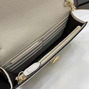 GUCCI | Softbit continental wallet ob chain grainy leather in white - 5