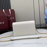 GUCCI | Softbit continental wallet ob chain grainy leather in white - 3