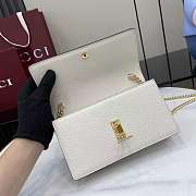 GUCCI | Softbit continental wallet ob chain grainy leather in white - 2