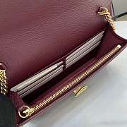 GUCCI | Softbit continental wallet ob chain grainy leather in burgundy - 2