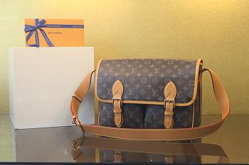 LOUIS VUITTON | Satchel Messenger Monogram coated canvas