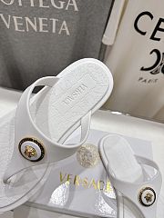VERSACE | Alia Rubber Flat Sandals In White - 5