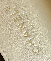 CHANEL | WOC Lambskin White Size 19x12x8 cm - 2
