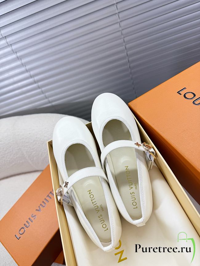 LOUIS VUITTON | Leather Ballet Shoes In White - 1