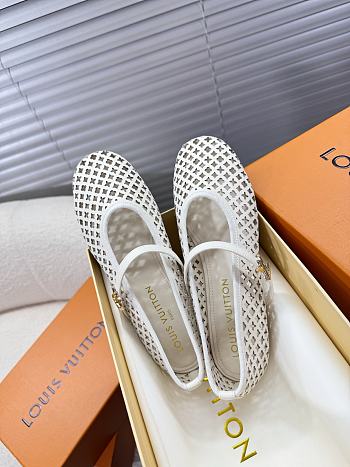 LOUIS VUITTON | Romy Flat Ballerina Ecru White