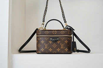 LOUIS VUITTON | Vanity Chain Pouch Monogram Reverse Canvas