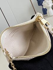 LOUIS VUITTON | Key Pouch Dream Beige M25597 - 5