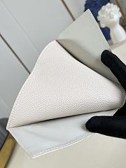 LOUIS VUITTON | Passport Cover Monogram Empreinte Leather  - 5