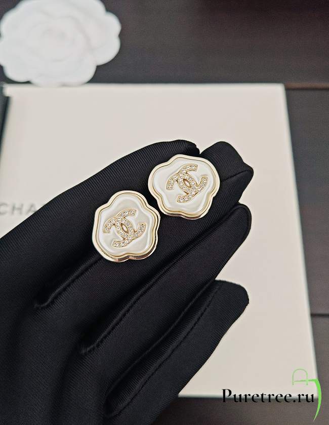 Chanel irregular pearl earrings - 1