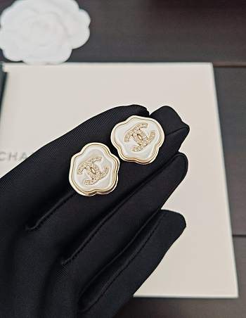 Chanel irregular pearl earrings