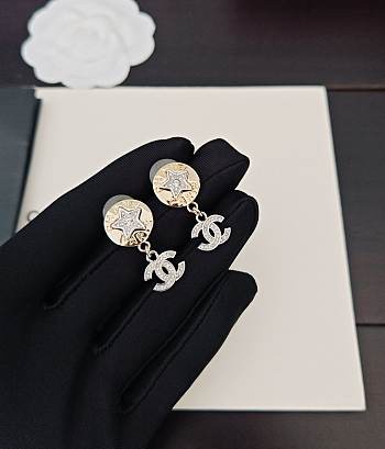 Chanel two-color round five-pointed star earrings