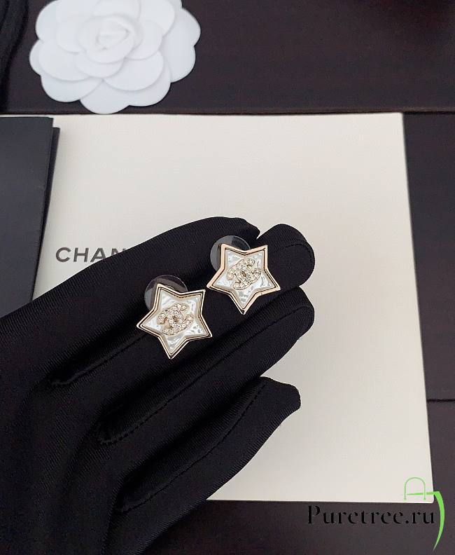 Chanel resin five-pointed star earrings - 1