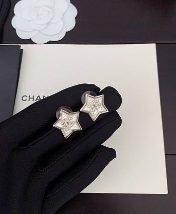 Chanel resin five-pointed star earrings