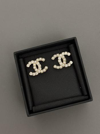 Chanel pearl half diamond cc earrings