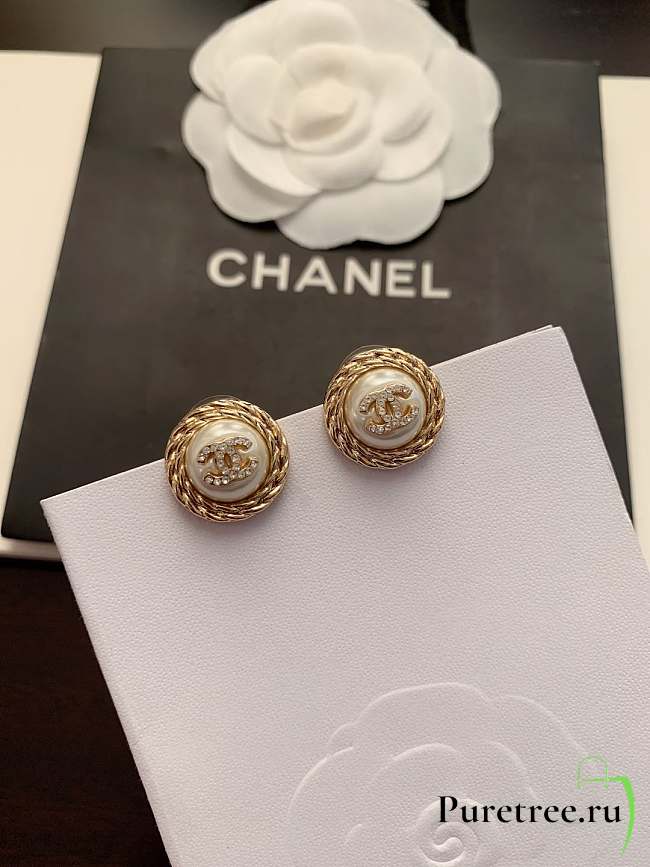 Chanel round pearl earrings - 1