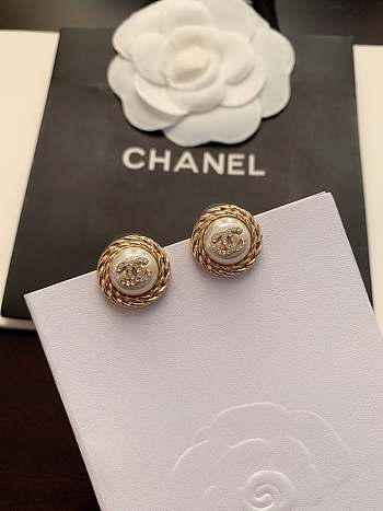 Chanel round pearl earrings