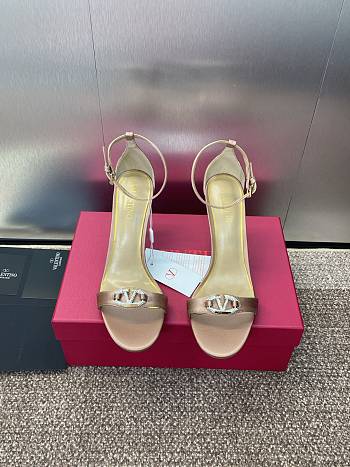 Valention Logo High-Heels 9.5 cm 01