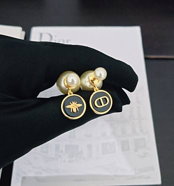 Dior large and small pearl black round CD earrings