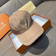 LOUIS VUITTON | baseball cap features a subtle print 01 - 1