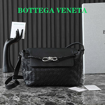 BOTTEGA VENETA | Small Andiamo Messenger In Black