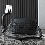 BOTTEGA VENETA | Small Andiamo Messenger In Black - 2