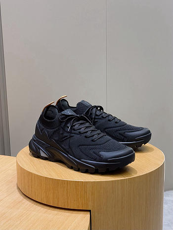 LOUIS VUITTON | LV Runner Tatic Sneaker 01