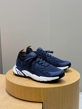 LOUIS VUITTON | LV Runner Tatic Sneaker 02