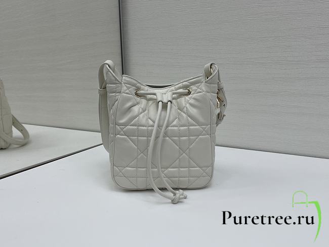 DIOR | D-Motion handbag in white - 1