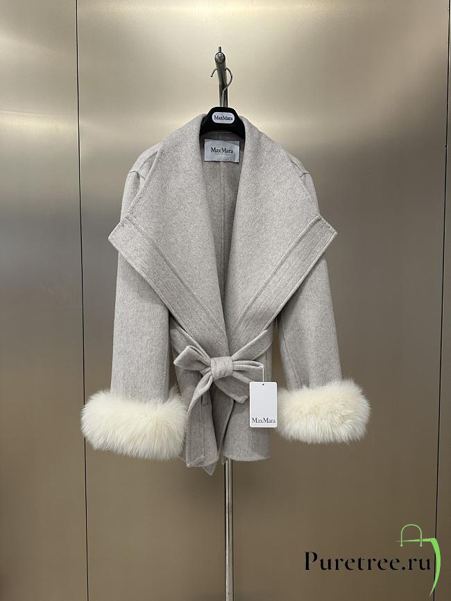 Max Mara Autumn/Winter Wool Coat with Detachable White Fox Fur Cuffs 01 - 1
