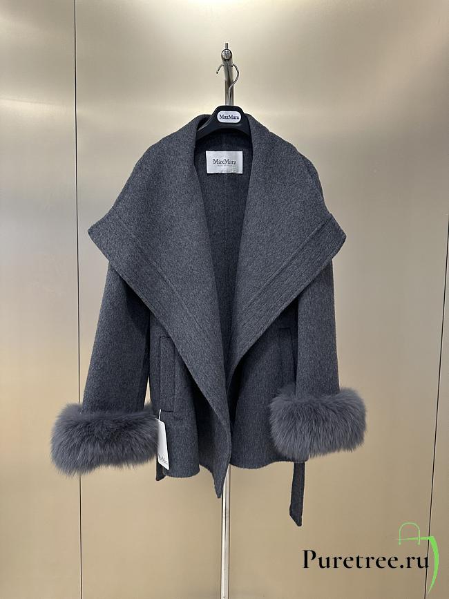 Max Mara Autumn/Winter Wool Coat with Detachable White Fox Fur Cuffs 02 - 1