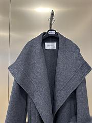 Max Mara Autumn/Winter Wool Coat with Detachable White Fox Fur Cuffs 02 - 3