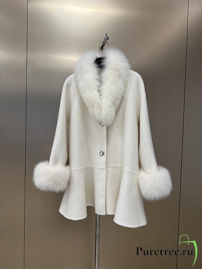Chanel Autumn and Winter Wool Jacket with Pearl 01 - 1