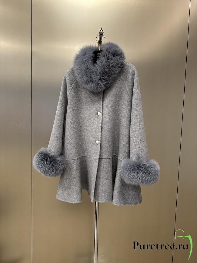 Chanel Autumn and Winter Wool Jacket with Pearl 02 - 1